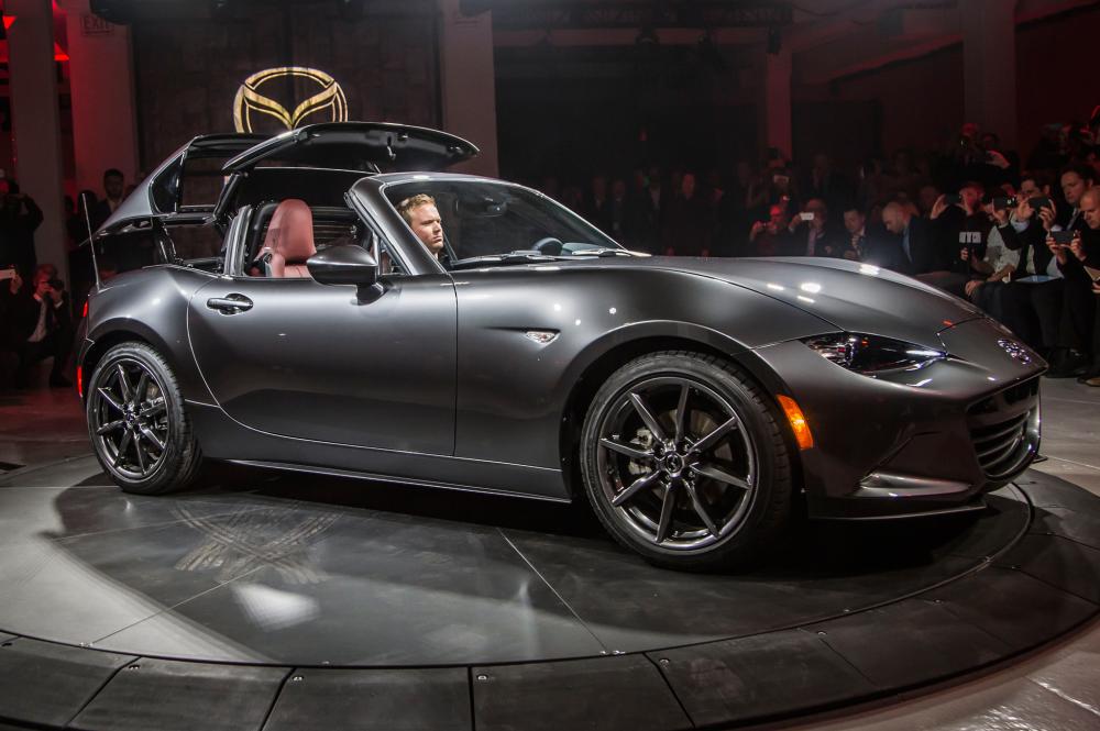 2017-Mazda-MX-5-Miata-RF-on-stage-top-folding.jpg